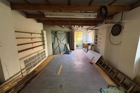 Garage c.jpg