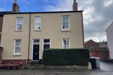 2-bed terraced on Catherine Street, Macclesfield, Cheshire, £1,100/mo