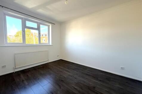 Haslam Close, Ickenham, Uxbridge photo 4