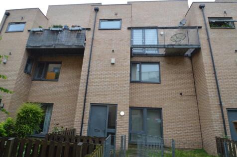 3-bed house on Betsham Street, Manchester, £1,860/mo