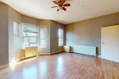 Flat 2, 10 Whitestile Road, Brentford, TW8 9NJ