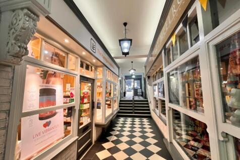 Retail Property (high street) to rent Image 4