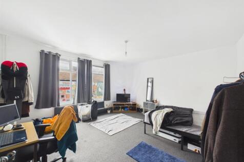 2 - Three Bedroom Maisonette.jpg