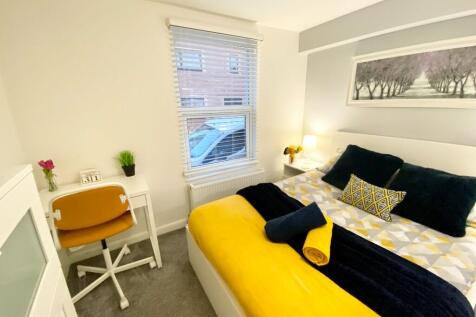 Room 3, 34 Dover Street, Swindon, Wiltshire, SN1 photo 3