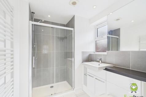 EweMove Estate Agents Basingstoke - Dovecote Way