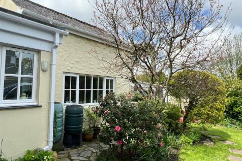 Garden &amp; Parking &amp; Outbuildings