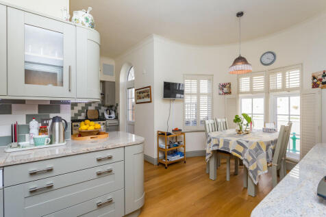 Trafalgar Gate 15...