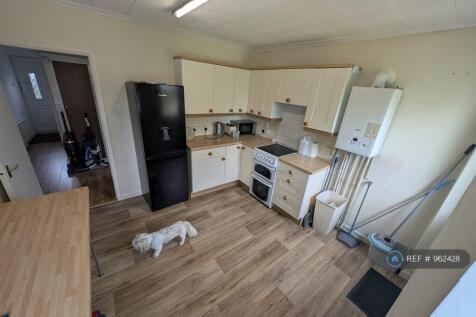 The St, Swindon, SN25 photo 3