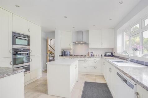 43 Wheeler Avenue, HP10 8EB-10.jpg