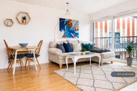 Open Plan Living With Kitchen, Dining Area &amp; Sofa