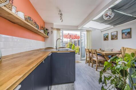 44 Alver Road, Fratton-PorticoMarketing-SoldBy-18.
