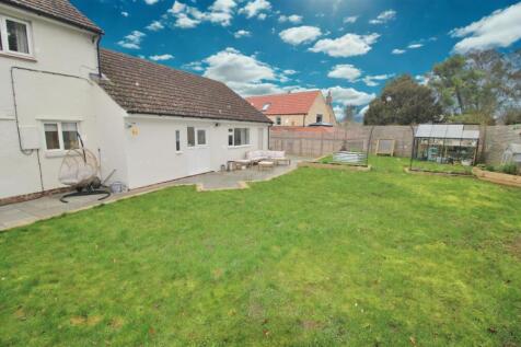 REAR GARDEN -