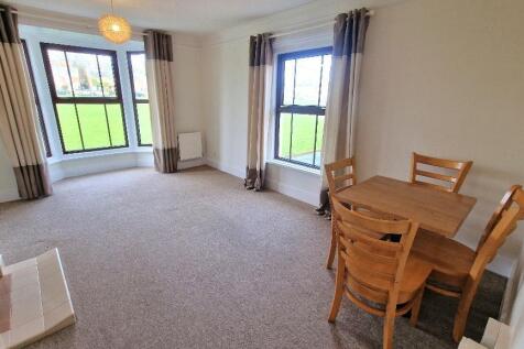 Sitting Room/Dining Room