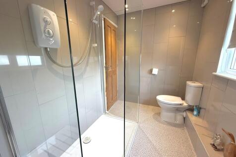 12 Knightscroft A...