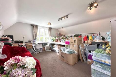 Large Multi-Purpose Fourth Bedroom 107