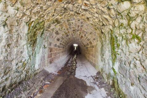 TUNNEL