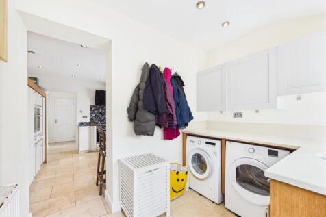 CAM02909G0-PR0424-STILL011