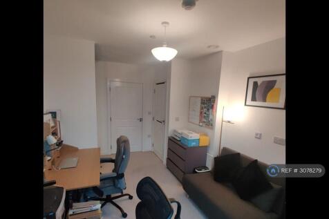 Mahindra Way, Beckton, E6 photo 4