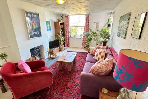 70 Hawkins Road Lounge