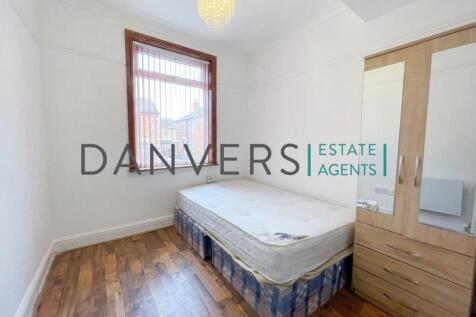 1-bed house on Narborough Road, Leicester, £470/mo