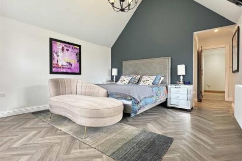 Master Bedroom b.jpg