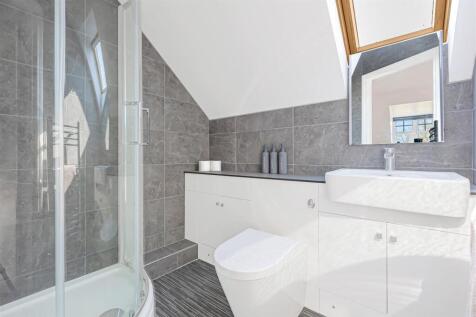 Bedroom 3 En-suite Shower