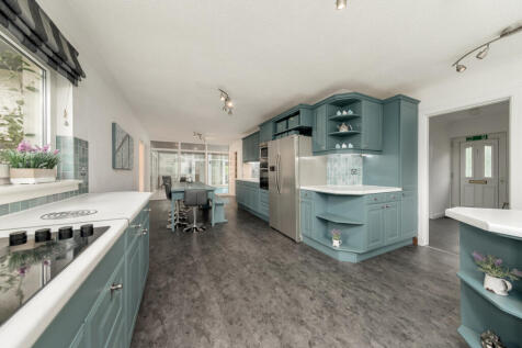 Spacious Family Kitchen Diner
