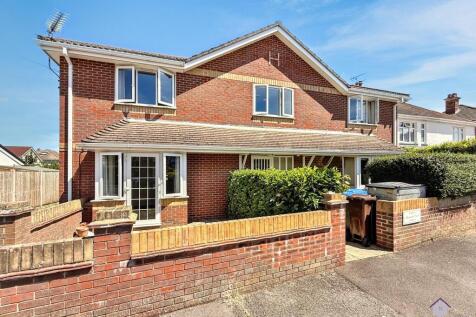 1 Bedroom Ground Floor Flat