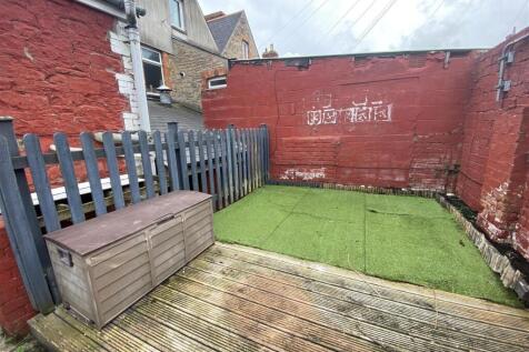 Flat 20 High Street - rear garden.jpg