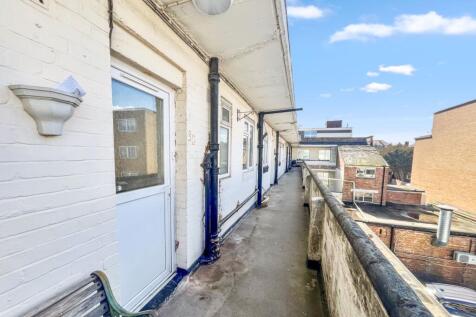 30 Fairgreen Court, London Road, Mitcham, Surrey CR4 3NA