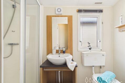 Bathroom with Shower in the Willerby Etchingham Ho