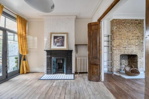 Priory Avenue Crouch End N8 photo 4