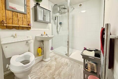 Annexe Shower Room