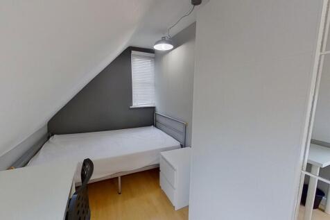 6 Double Bedrooms