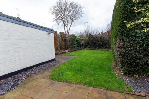 35 The Vineries - garden.jpg