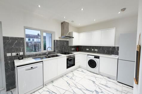 Sanderstead Rd E10