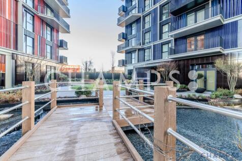 2 bed flat to rent Cascade Way, London W12