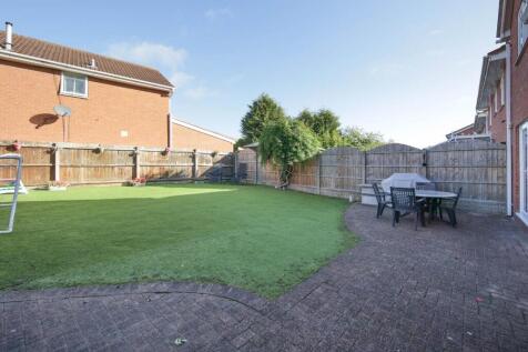 3 Smiths Way rear garden.jpg