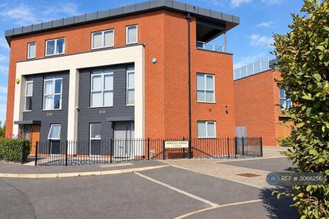 3-bed semi-detached on Armistice Avenue, Chelmsford, CM1, £2,475/mo