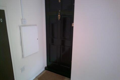 Stirling Close, Rainham, Havering, London, RM13 photo 5