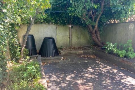 64 Brading Road Outside Area