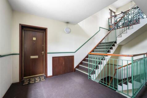 32 Belmont Gardens