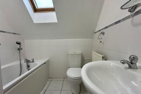 FAMILY BATHROOM/WC