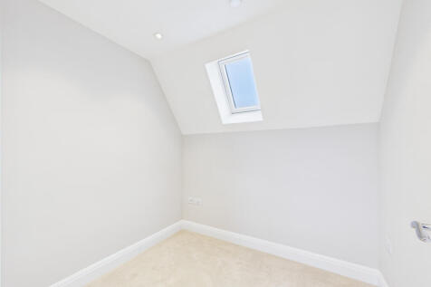 CAM01354G0-PR0620-STILL010