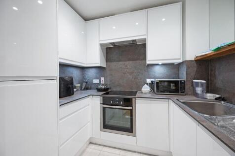 Plumbers Row, E1, Aldgate, London, E1 photo 3