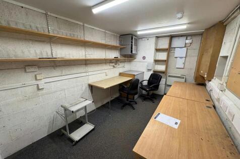 Trade Counter to rent Image 4