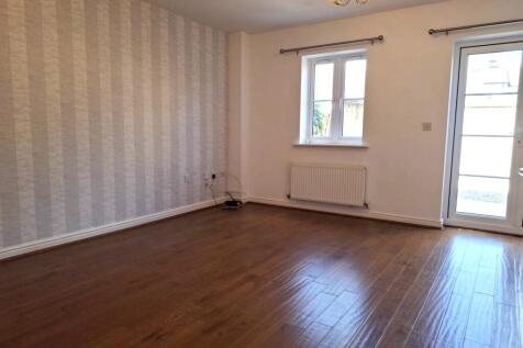 Ashcombe Crescent, Witney, Oxfordshire photo 3