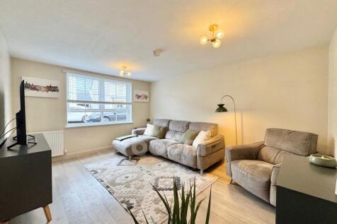 Fairlie Road, Brookfield lounge