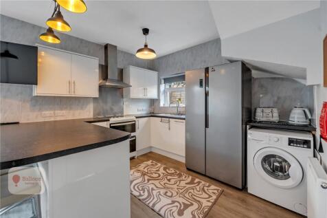 4-bed semi-detached on Wades Road, Filton, Bristol, Gloucestershire, BS34, £2,500/mo