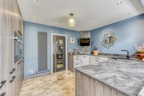 40 Cranmere Avenue-kitchen1.jpg
